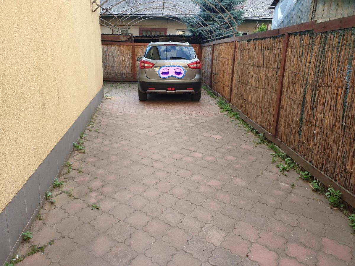 Мандри Хостел Użhorod Zewnętrze zdjęcie